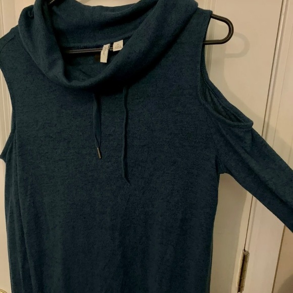 Women’s cold shoulder sweater - Picture 2 of 10